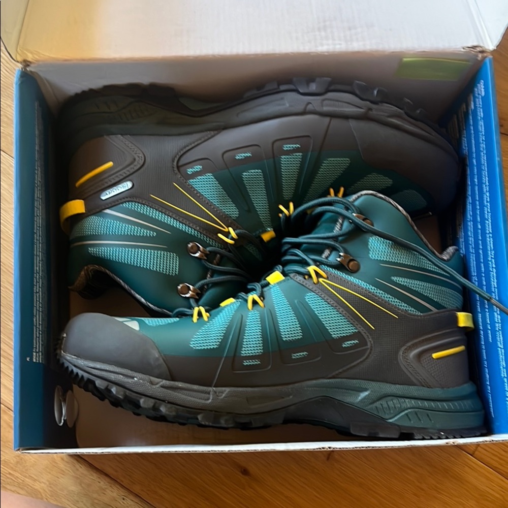 BRAND NEW hiking boots - Women’s sz 12